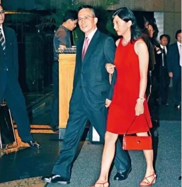 原创千亿媳妇王俪桥凭什么让李嘉诚父子对她刮目相看