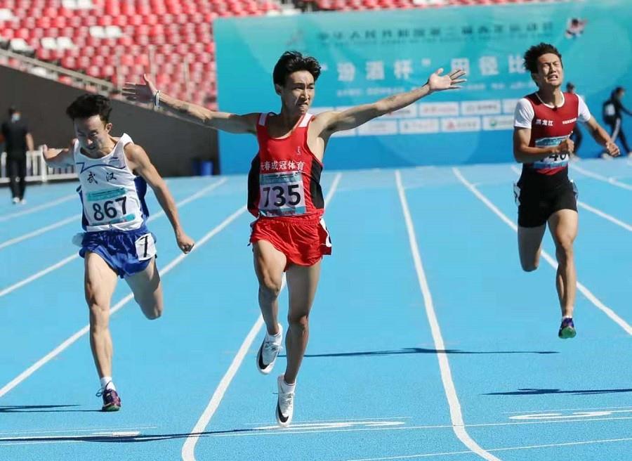 原创21秒42吉林17岁陈佳鹏斩获青运会200米冠军短跑未来之星
