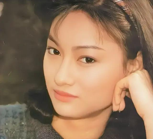 原创惠英红做了10年乞丐40岁抑郁身亡苦等初恋50年至今无夫无子