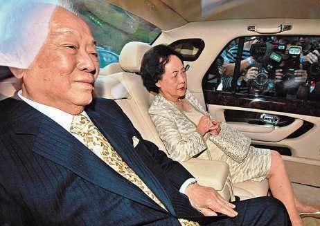 露美背晒照心情好,九千平米庄园别墅曝光_许晋亨_许世勋_丈夫