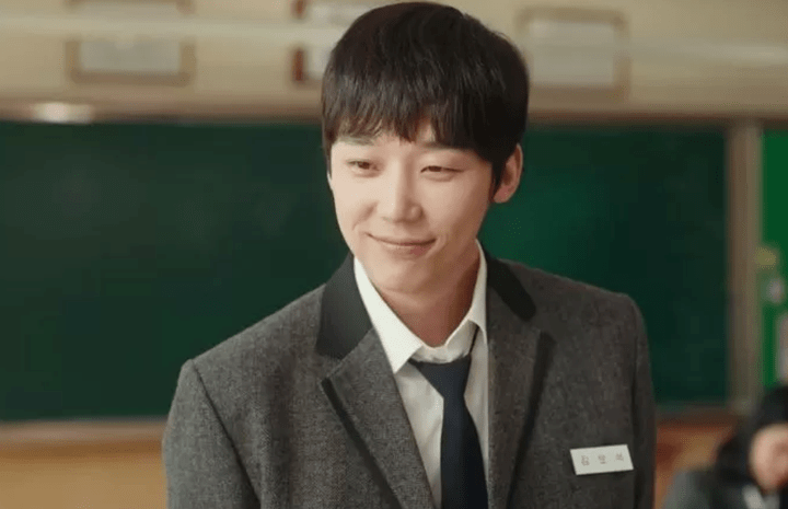 盘点饰演了比自己小10多岁角色的超童颜演员_校服_韩志旼_电视剧