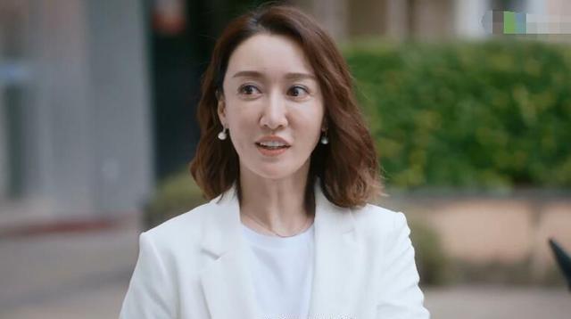 不过可惜的是,相比冯巩的另一徒弟贾玲,宋宁的知名度小了一大截