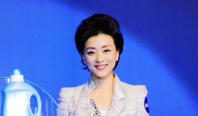 原创51岁杨澜近照隐藏了22年的儿子原来是我们熟悉的他