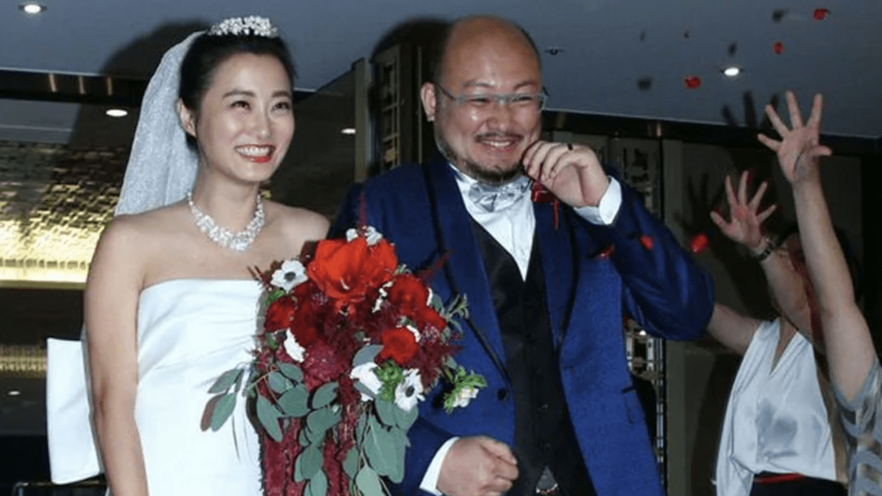 原创42岁赵小侨晒全家福官宣产女分享生产经历自曝为怀孕取卵96颗
