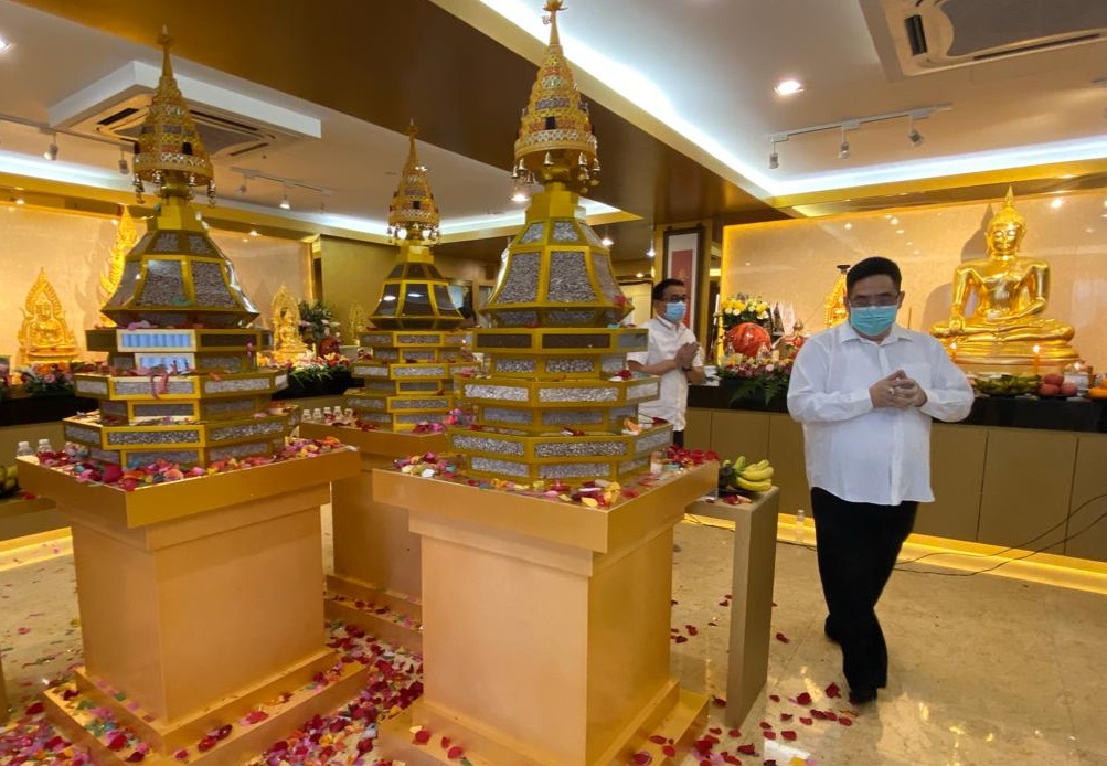 梵蒂冈天主教教宗方济各与泰国皇家寺庙卧佛寺颂德帕拉玛哈迪拉赞会面