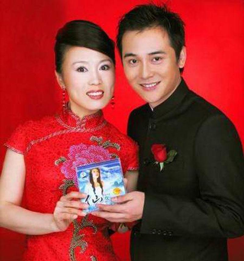 她曾是最著名的黄梅戏演员之一,却忽然转战歌坛,比丈夫大15岁_吴琼