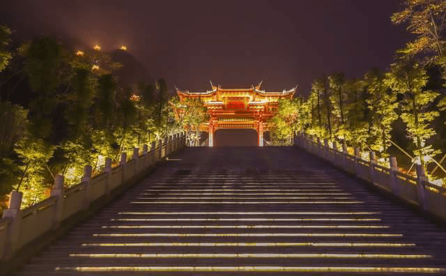 四川有个县,夜景繁华堪比一线城市,晚上夜生活非常热闹_峨边_县城_乐