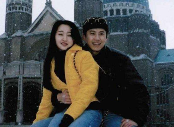 当初杨钰莹和前男友谈恋爱的时候,接受了他价值200万的名贵跑车,当初