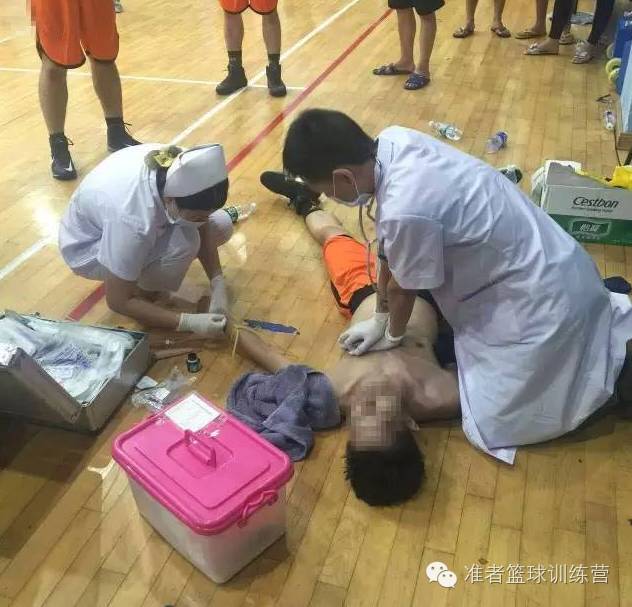 痛心打完球狂炫一整瓶冰水19岁少年猝死球场