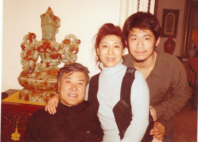 尤其让关牧村感动的是,江泓对继子龙龙视如己出.