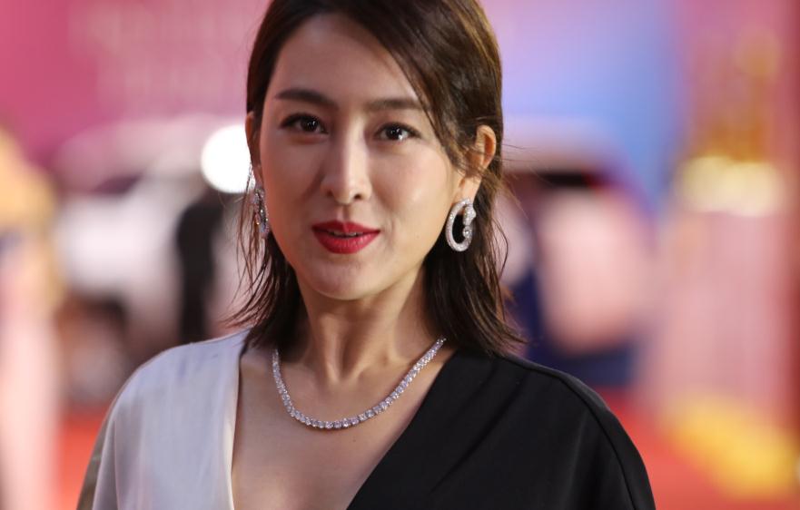 原创马苏美人人设崩塌39岁的她颜值过于真实离开美颜滤镜宛如村花