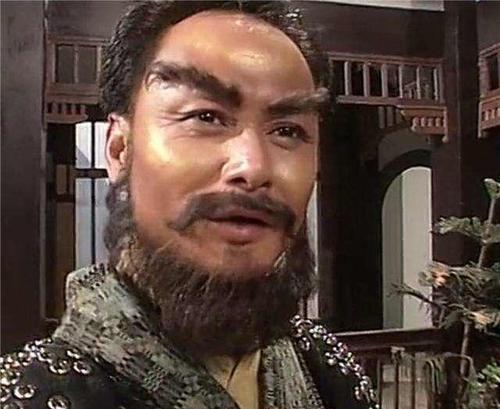 顽童就一直游斗,也不硬接金轮法王的招,金轮法王其实本意是想用武器的