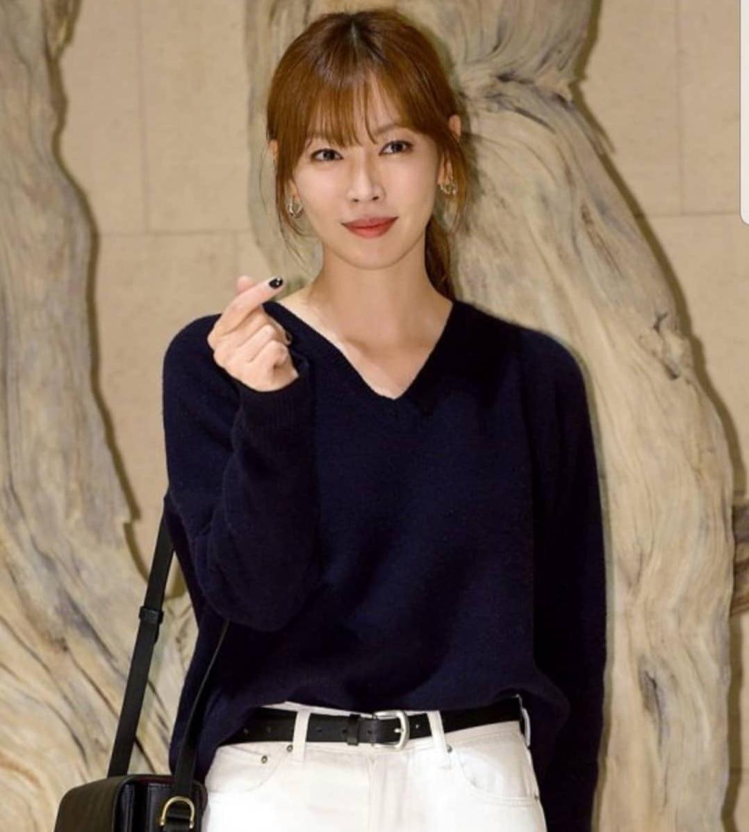 金素妍演技好颜值高,私服造型更是具有借鉴性,这么穿美到极致_外套