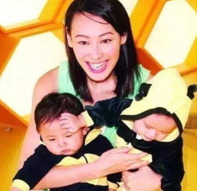 这样,李家也没给梁洛施一个名分,一年后,她又给李泽楷生了一对双胞胎