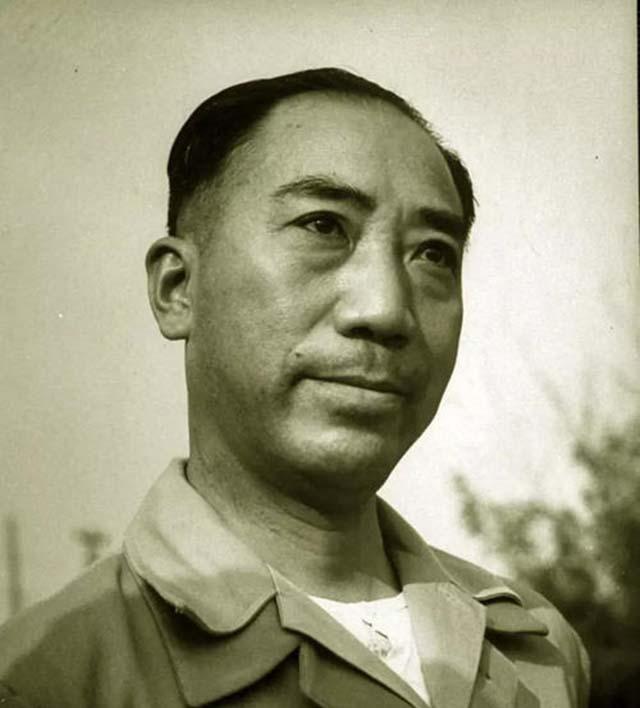 1945年10月,蒋介石政府军统局局长,特务头子戴笠率队乘虚而入,开始