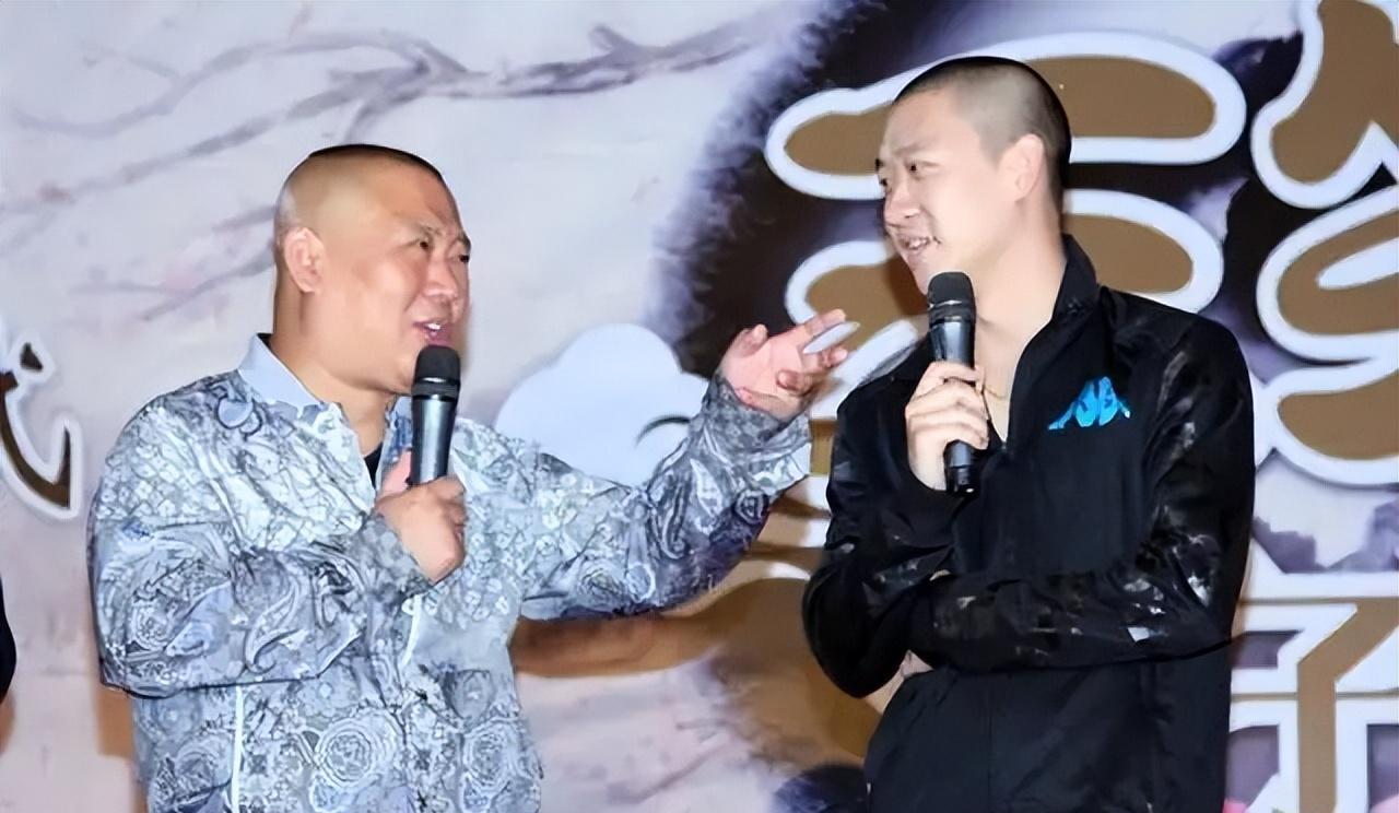 原创曹云金当众暴打岳云鹏郭德纲都拉不住真相到底是什么