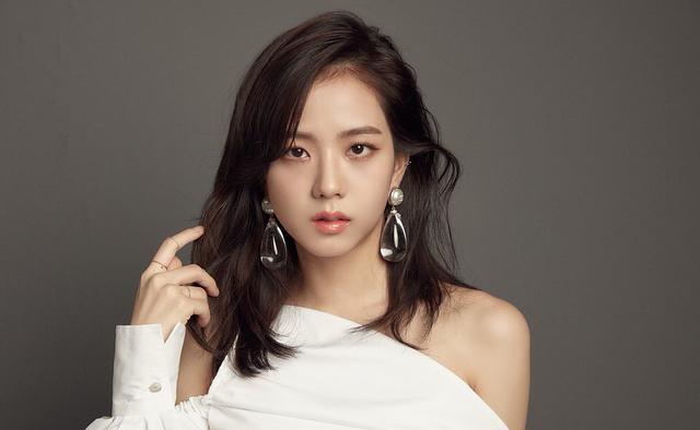 韩星出道前后对比照:金智秀从小美到大!权侑莉这是同一个人?