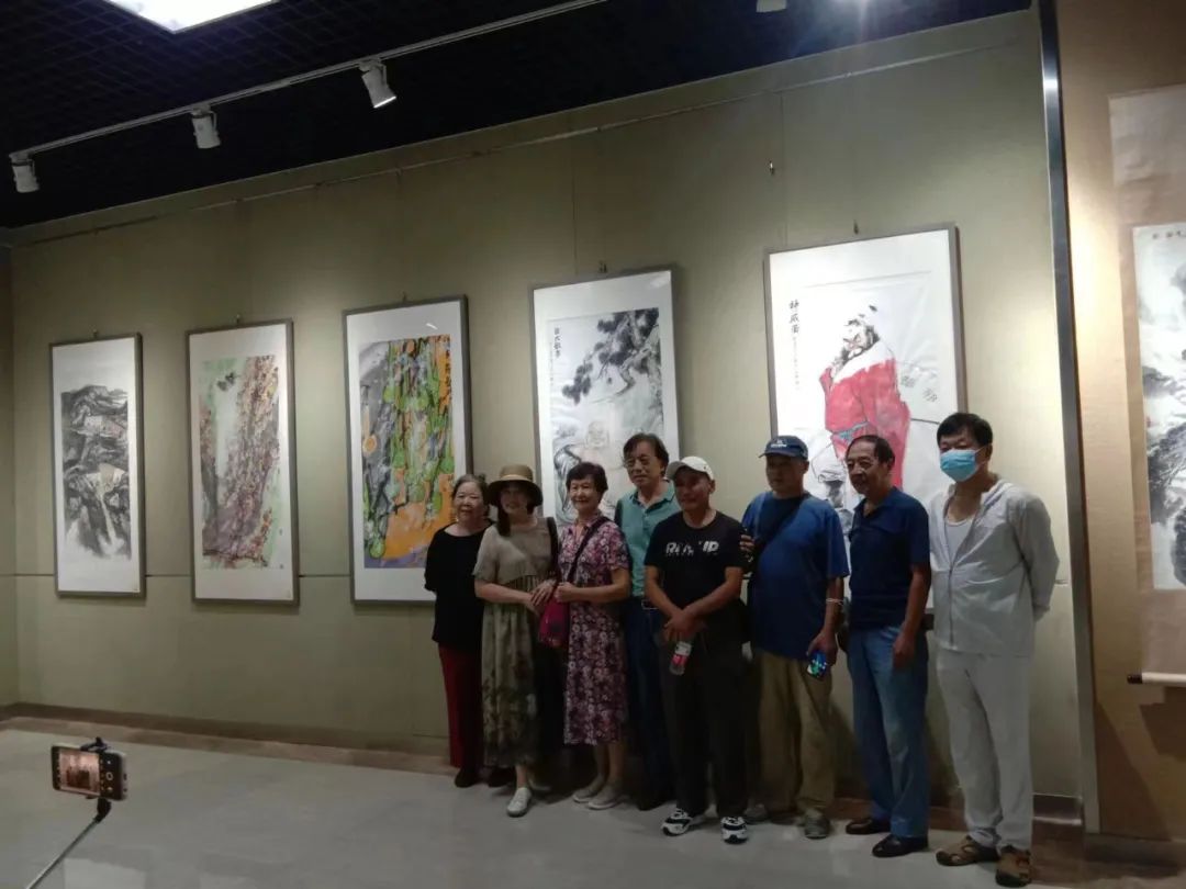 参 展 艺 术 家(依年龄序,点击艺术家名字查看链接)齐辛民吴泽浩李