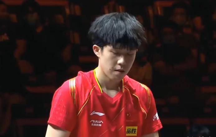 乒乓球世界杯：王楚钦3-0晋级，将战樊振东，只要一人能进决赛