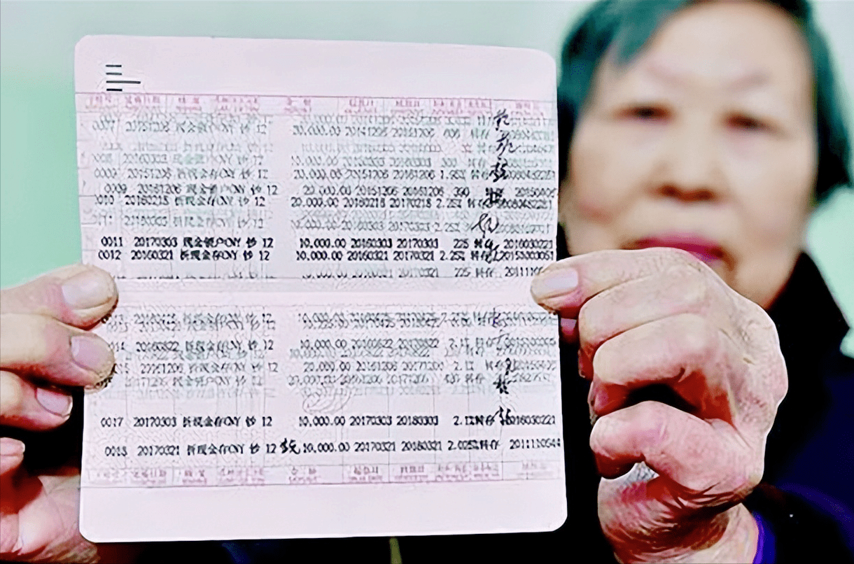 家中老人去世了,存在银行的钱没人知道,银行会通知家属吗?