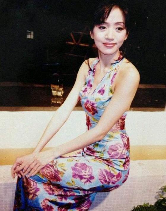 CQ9电子 CQ9传奇电子穿旗袍最美不过她可惜人已逝倪妮刘亦菲甚至张曼玉都比之逊色(图9)