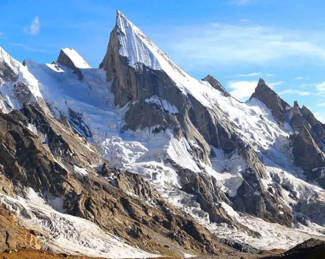 喀喇昆仑山是世界山岳冰川最兴旺的高峻山脉，亚洲出名山脉之一