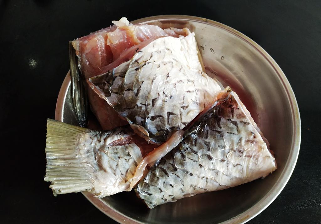 老父亲的拿手菜~家乡传统风味的老豆腐烧咸鱼