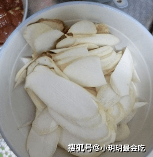 杏鲍菇炒肉片——抗癌美容菜，越吃越标致