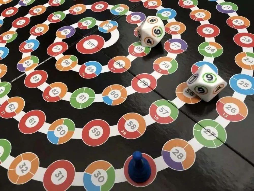 说。下棋，最近迷上了prime climb数学跳棋，他就想找机会给我踢回起点去。