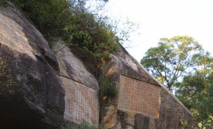 南安一山脉景区，因“山中无石不刻字”走红，距泉州市区仅7公里