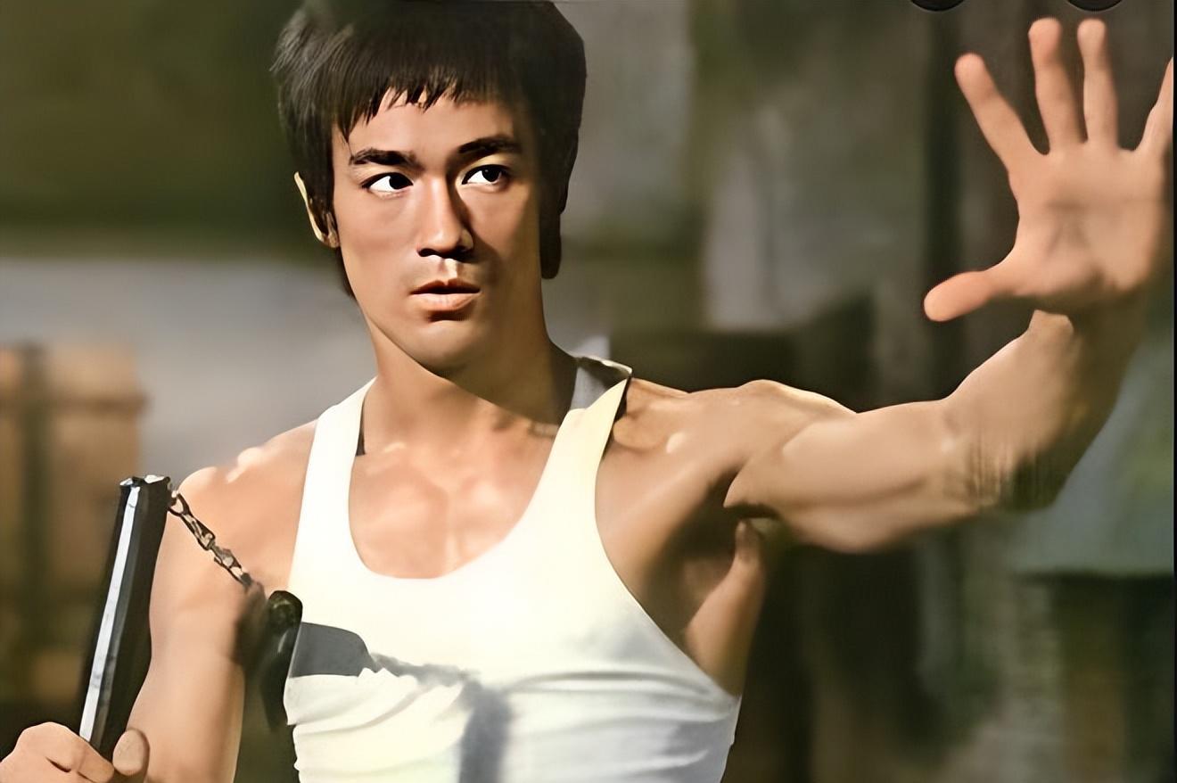 这就是影响力！美国西雅图队推出李小龙球衣，纪念他逝世50周年