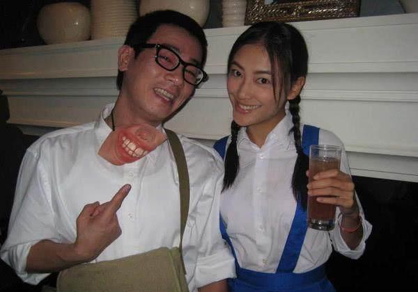 应采儿晒练瑜伽被虐丑照开启自黑素颜出镜的她很美却难掩粗胳米乐M6 M6米乐膊(图3)
