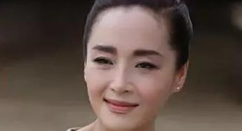 她成金马影后，二婚嫁影帝，女儿改名后越长越像汉子