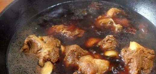 男性得痛风后怎么吃饭？常吃四道菜帮到你，降低尿酸吃对不吃错