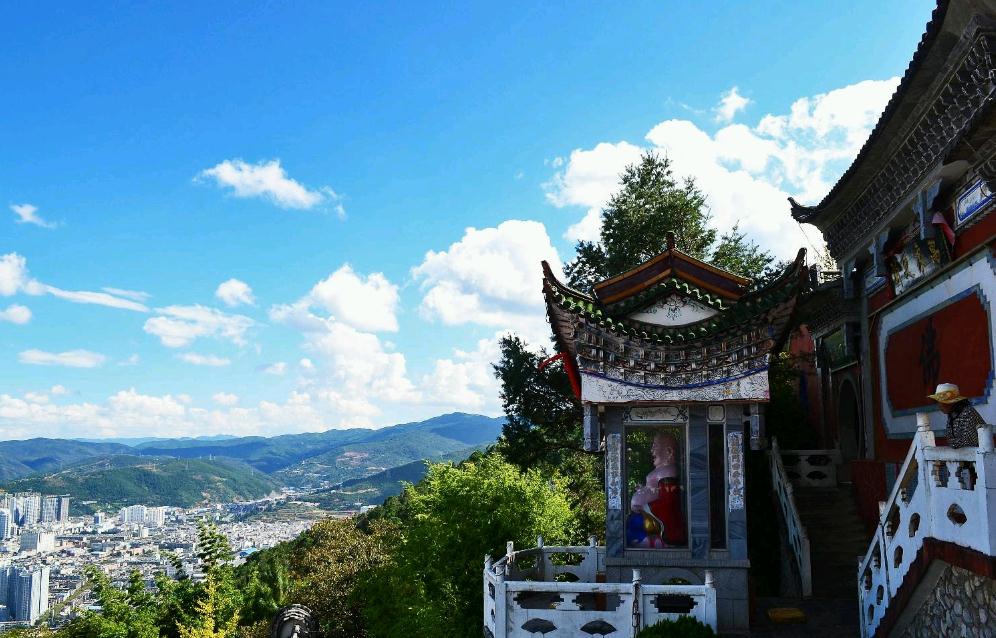 大理有风花雪月之称，即上关风、下关花、苍山雪、洱海月