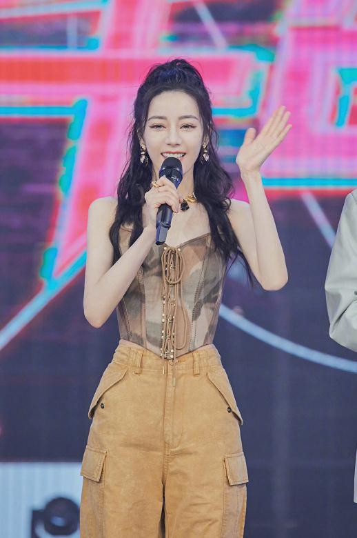 迪丽热巴再登快乐大本营迪丽热巴上快本的这俩年前后对比网友表示惊叹！
