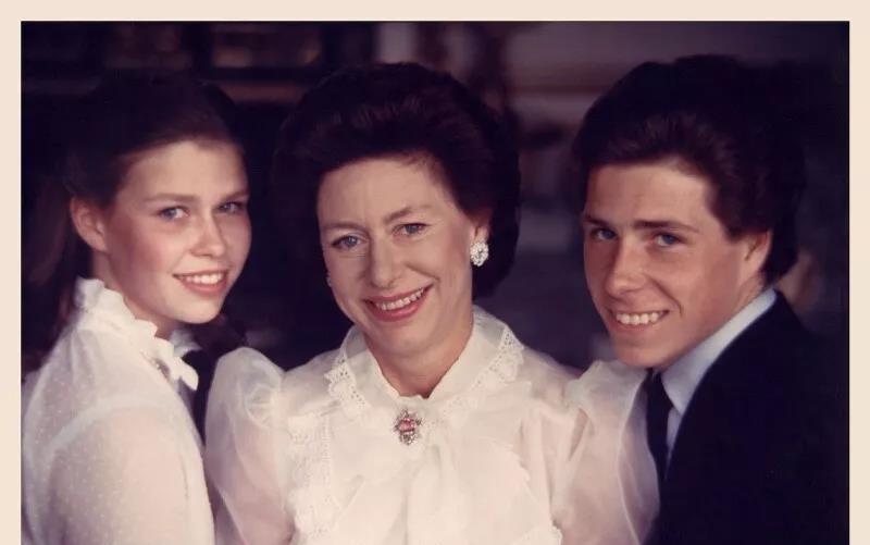 ����·�����͡����繫������Ů����������Щƽ���ġ������� ...