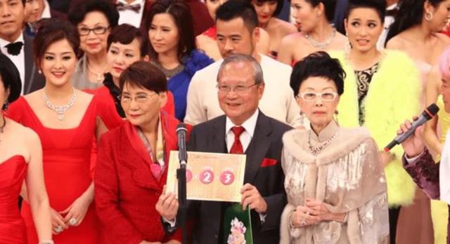 ������������£�һ�����۾ͼ����򣬲��ϴ����ڵĵ����� ...