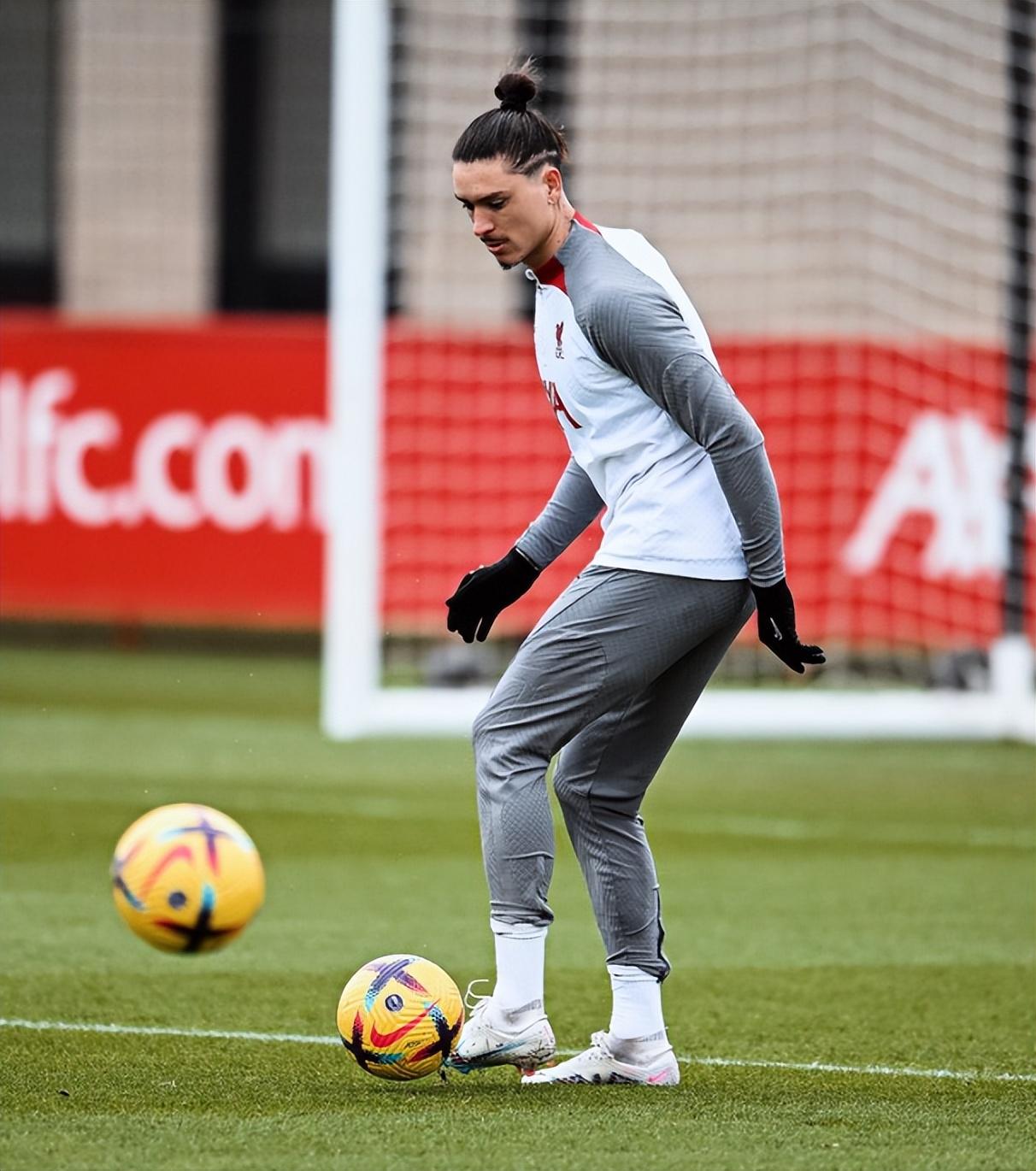 Ӣ��˫���ǰհ��������״̬����������������С