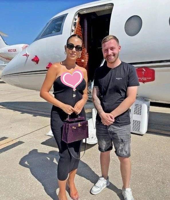 ���Ÿ���C��Ů����һ���ݳ�Ʒ�м䣬20ֻLV������˽�� ...