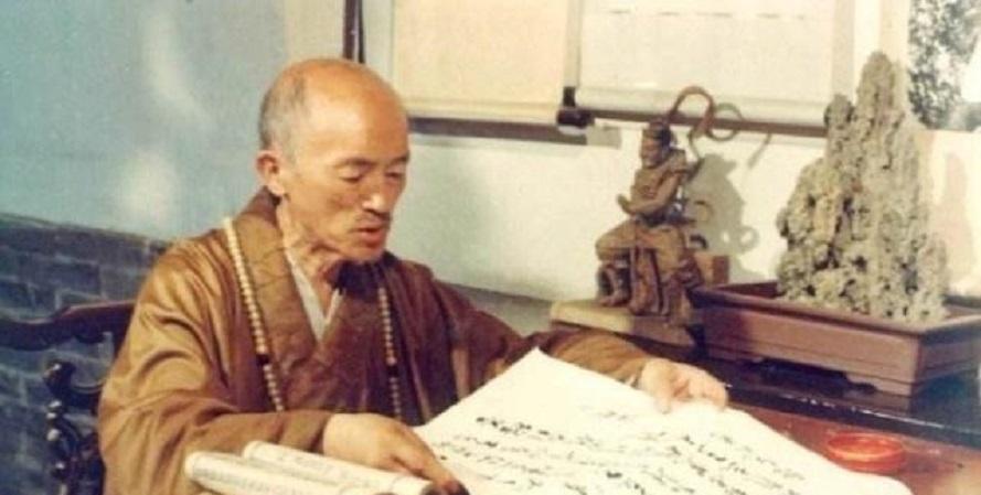 原创
            海灯法师年过七旬能二指禅倒立，圆寂数年后，徒弟道出真相：假的