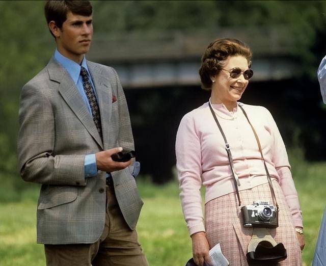 ���»����ӣ���������Ů��ȴ���ܳ裬��������������û�� ...