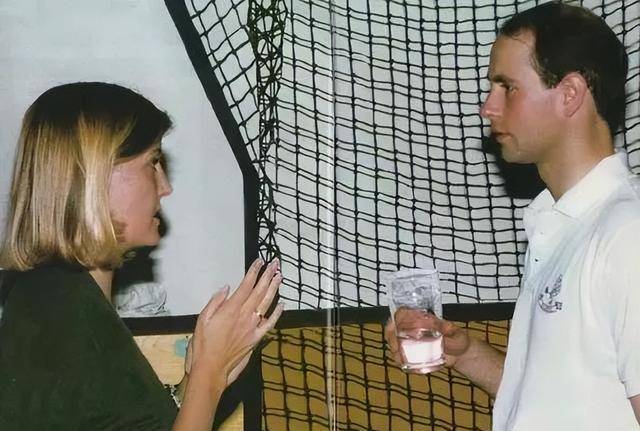 ���»����ӣ���������Ů��ȴ���ܳ裬��������������û�� ...