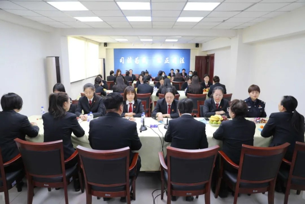 铁东法院举行庆贺“三八妇女节”“女法官国际日”座谈会