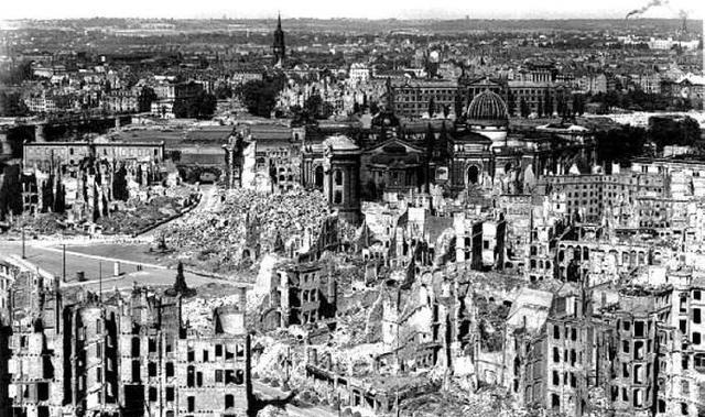 轰炸机炸死近5万人，导弹又炸死近万人，二战德国对伦敦有多狠？