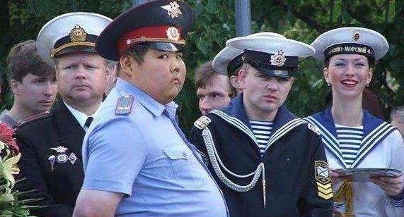 19��ǰ��С������Ƭ�ߺ����磬������������������