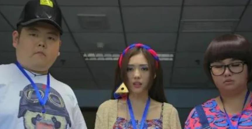 19��ǰ��С������Ƭ�ߺ����磬������������������