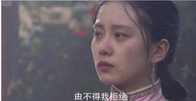 女星怎么拍淋雨戏？杨幂冻得缩成一团，赵丽颖一场淋雨戏NG8次！