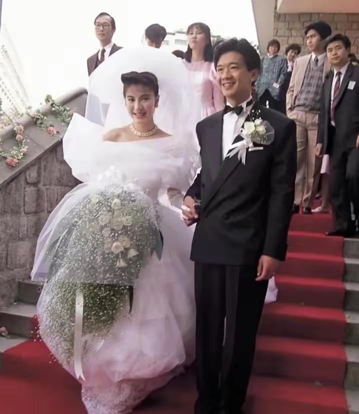 杨紫琼：60岁成为国际影后，法拉利总裁求婚十次，至今未婚