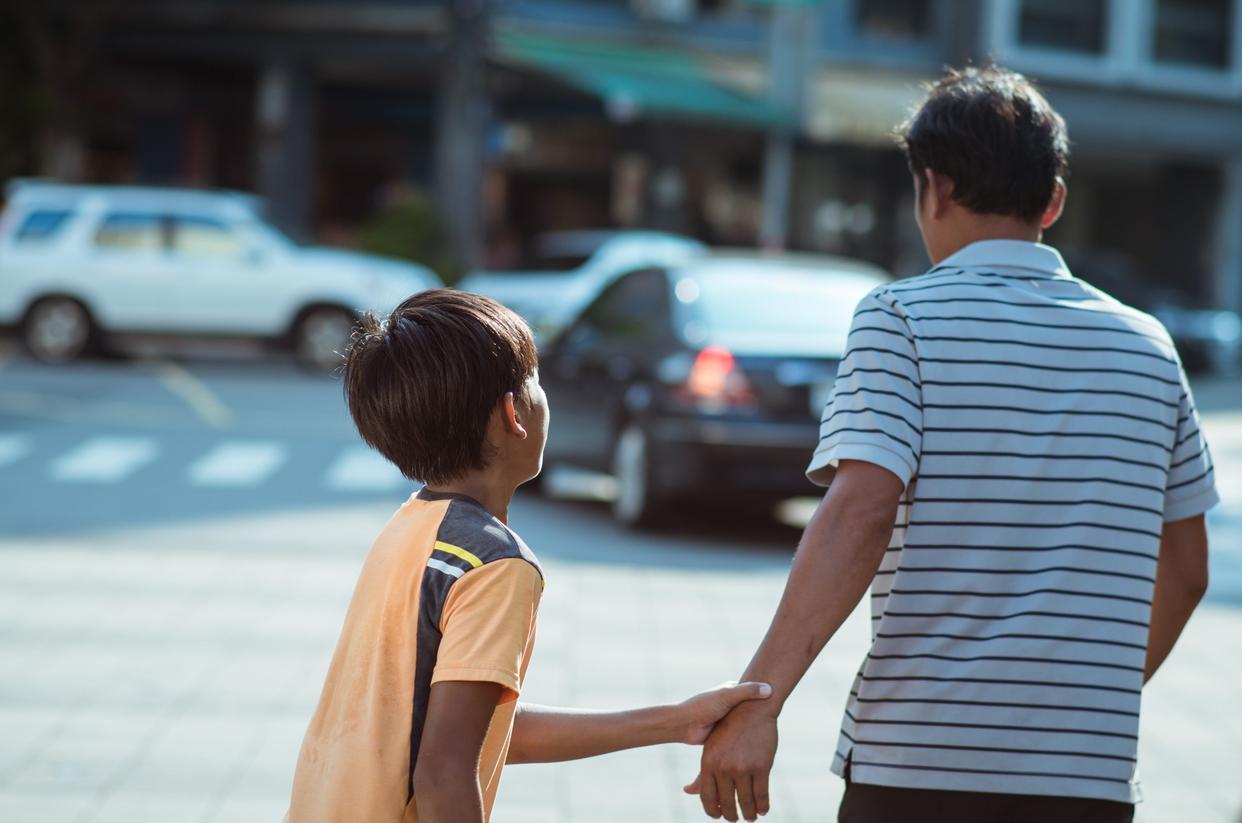 有儿子的家庭要更用心才行，科学证明：男孩确实比女孩愈加难养